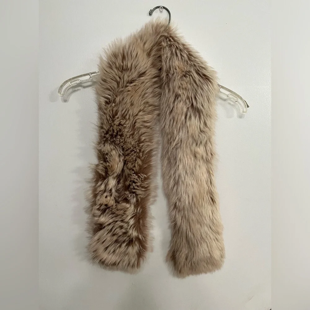 ST. TROPEZ WEST Faux Fur Old Rose Shawl Scarf